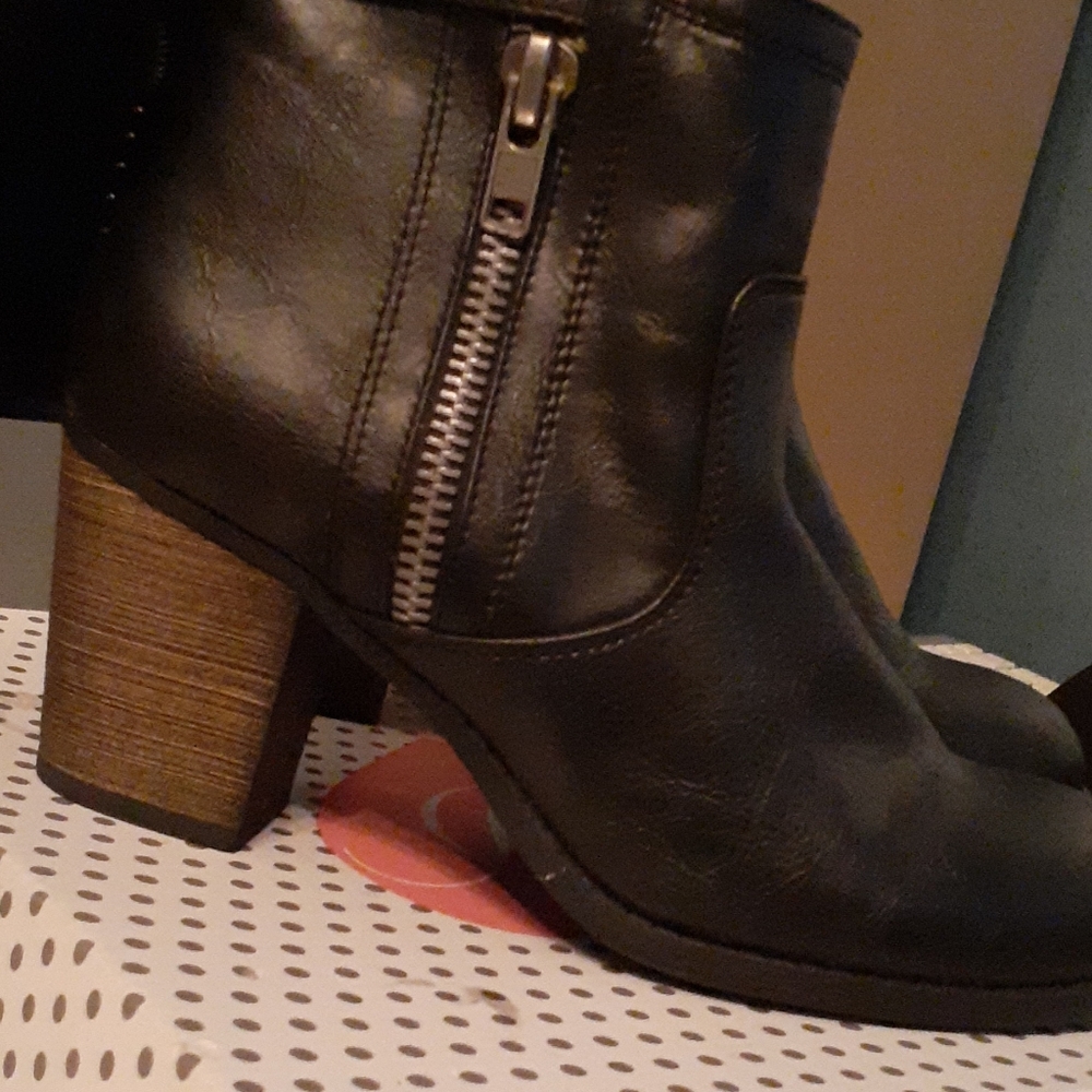 Shoes - Picture 2 of 2